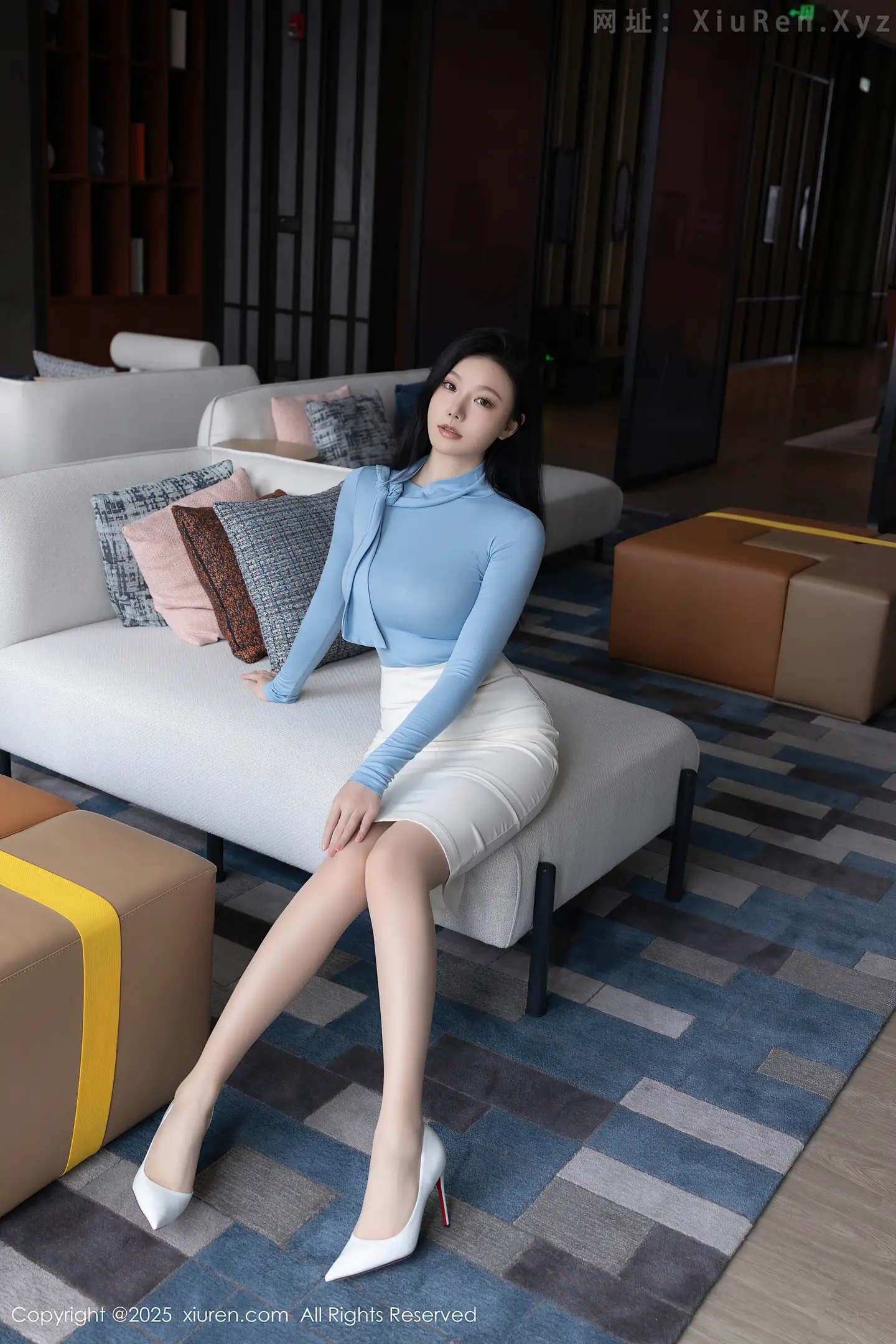 图片[5]-[XiuRen秀人网] VOL.10424 模特安然anran性感蓝色上衣露肉色内衣配超薄肉丝秀美腿诱惑写真80P-秀人网官方网站